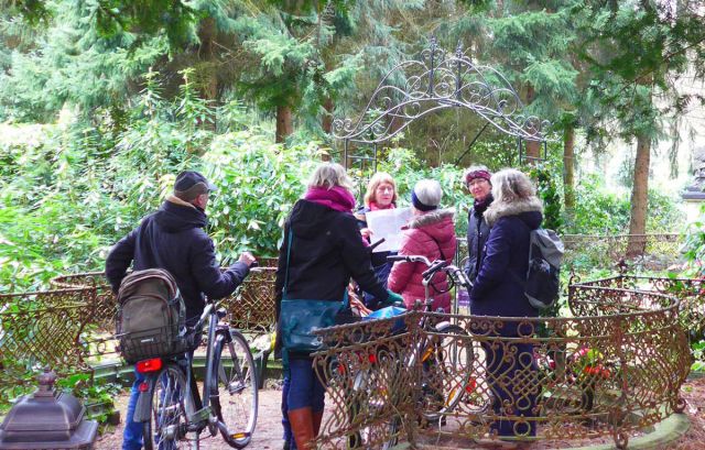 Ohlsdorf &ndash; mehr als ein Friedhof: Mit dem eigenen Fahrrad, &copy; Hamburger Friedh&ouml;fe