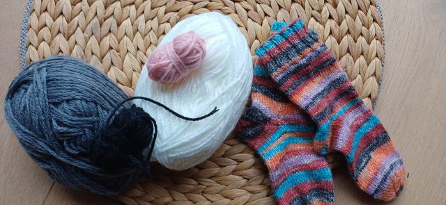 Stricktreff - Linke Masche sucht rechte Masche, &copy; Jule Hundert