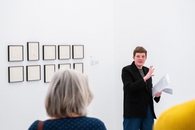 F&uuml;hrung f&uuml;r blinde und sehbehinderte Personen, &copy; &copy; Deichtorhallen Hamburg. Foto: Maik Gr&auml;f