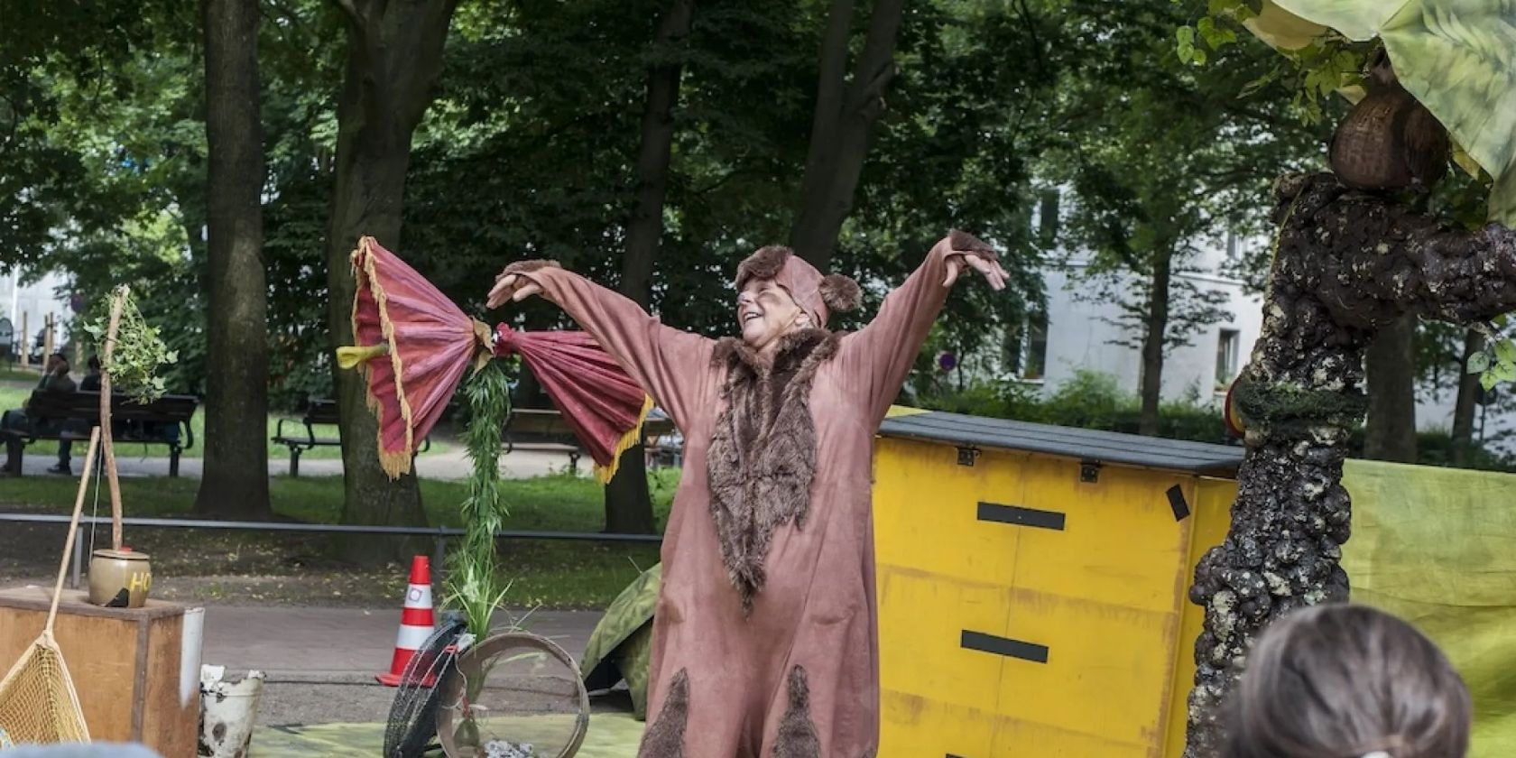 Der B&auml;r und die Bienen, &copy; Margaux Wei&szlig;