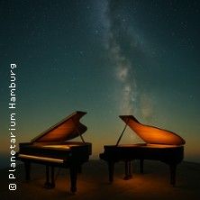 Klaviere unterm Sternenhimmel, &copy; links im Bild