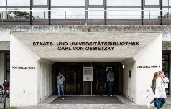 Staats- und Universitätsbibliothek Carl von Ossietzky - Eingang, © Johannes Beschoner