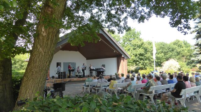 kurkonzert-im-musikpavillon-kurpark-am-see-bad-bodenteich, © Kurverwaltung Bad Bodenteich