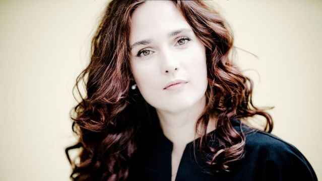 NDR Elbphilharmonie Orchester / Anna Vinnitskaya / Juraj Valčuha, &copy; Marco Borggreve