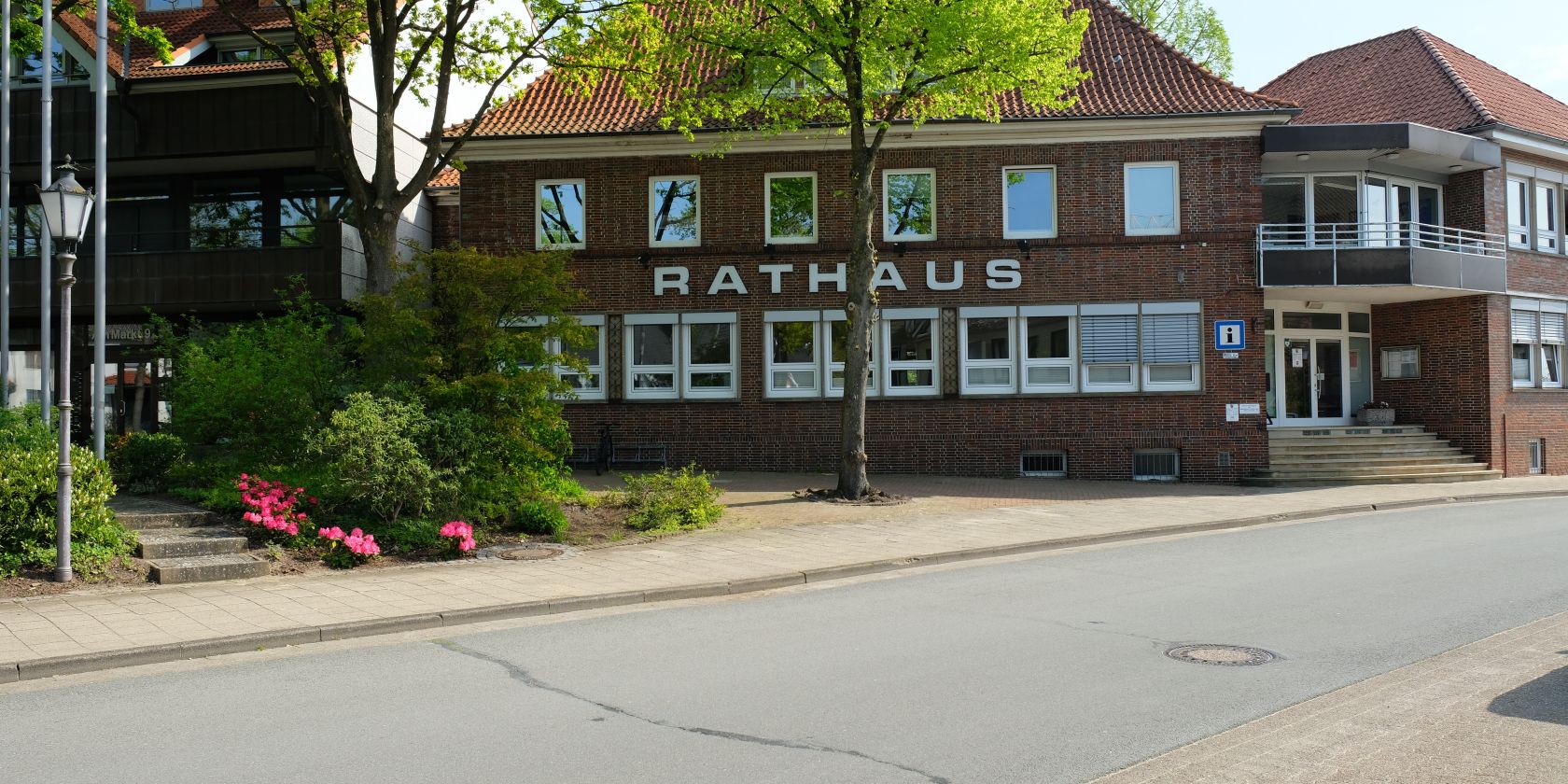 marktplatz_vor_dem_rathaus_sittensen, © Tourtstikbüro