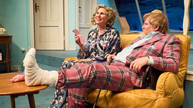 Barfoot in&acute;n Park &ndash; Verliebt, verlobt, verkracht - Ohnsorg Theater, &copy; Oliver Fantitsch