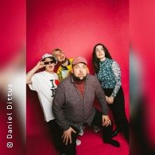 Stand Up Komitee, &copy; links im Bild