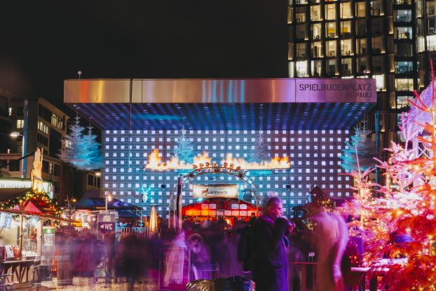 Bühne auf dem Santa Pauli Weihnachtsmarkt, © Mediaserver Hamburg / Timo Sommer