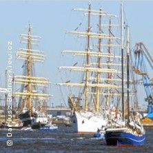 Hafengeburtstag Auslaufparade 2026, &copy; links im Bild