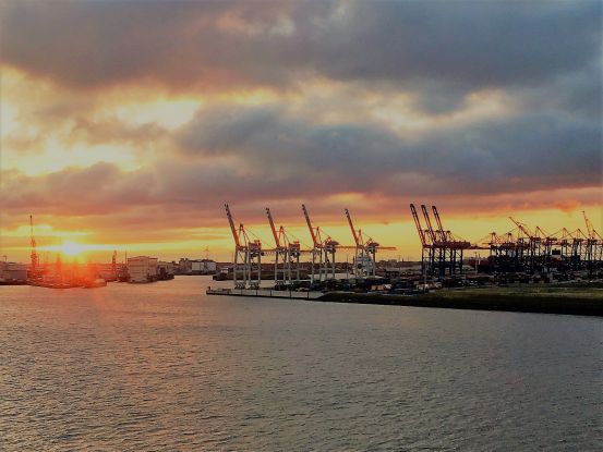 Morgensonne im Hafen Hamburg Foto Britta Müller, © Britta Müller