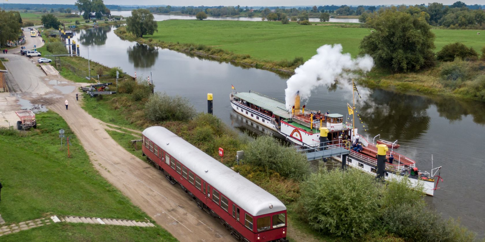 Kombifahrt mit HEIDE-Express und dem Raddampfer Kaiser Wilhelm, &copy; Touristik-Eisenbahn L&uuml;neburger Heide GmbH, Jan-Philip Sch&uuml;tze