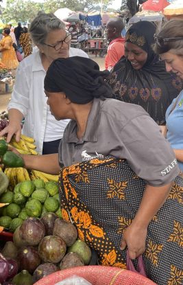Market Buzz, &copy; Stephan Schulze-Hamann