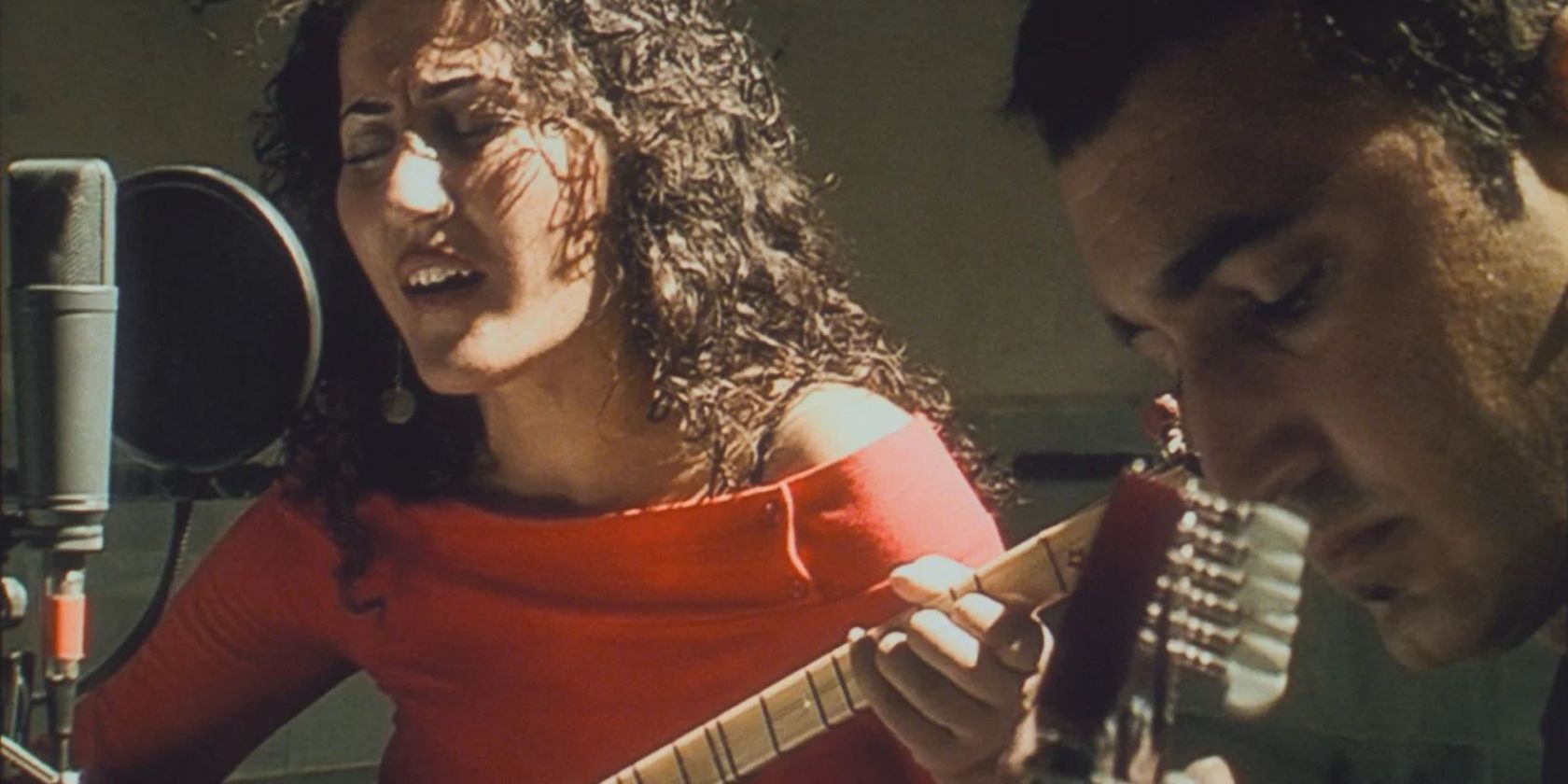 crossing_the_bridge, &copy; https://mubi.com/en/de/films/crossing-the-bridge-the-sound-of-istanbul