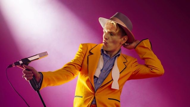 Alexander Scheer singt David Bowie, &copy; Luna Tscharnt