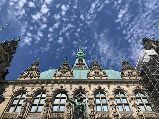 Rathaus Innenhof, © Die Hamburg-Lotsen