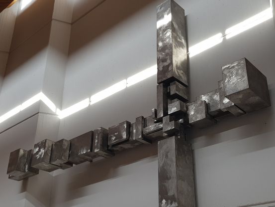 Liegendes Kreuz, Lichtstrahl, &copy; Renate Ott-Filenius
