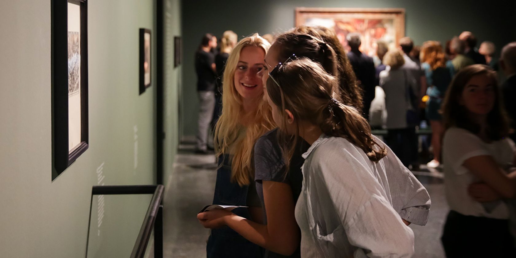 Young Member: Chez Amis - F.C. Gundlach. You&acute;ll Never Watch Alone, &copy; Ulrich Perrey
