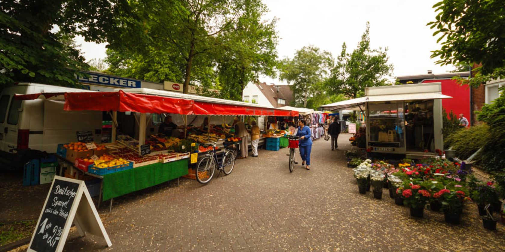 Wochenmarkt in der Grelckstra&szlig;e, &copy; Freie und Hansestadt Hamburg Bezirksamt Eimsb&uuml;ttel