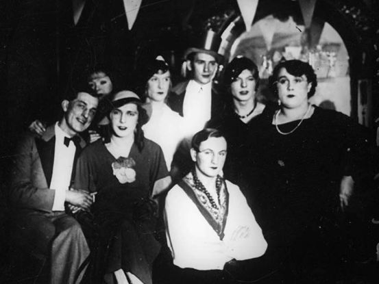 Queer Ancestors, &copy; Didine van der Platenvlotbrug, KI-generiert