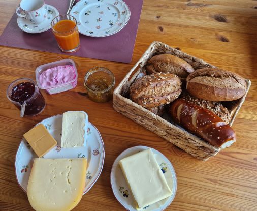 Kl&ouml;n-Fr&uuml;hst&uuml;ck auf dem Rockenhof, &copy; Gunhild Lippmann