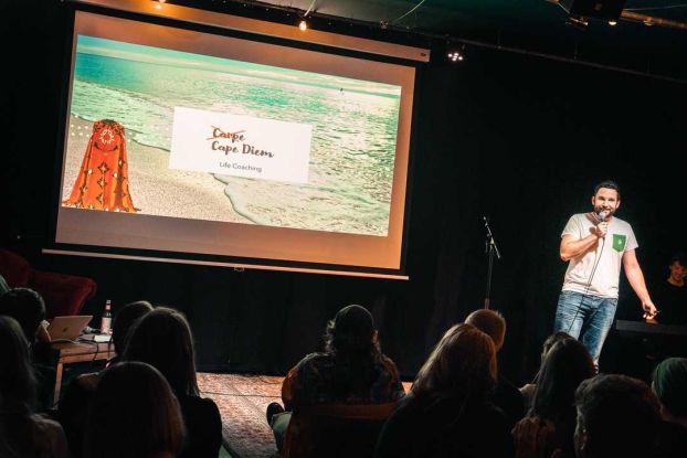 PowerPoint Karaoke.jpg, &copy; PowerPoint Karaoke.jpg