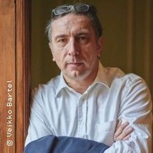 Tödliche Dosis: Mord mit Gift | True-Crime-Event live in Wismar, © links im Bild