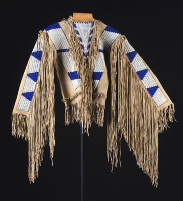 Ausstellung Rauchzeichen Shirt Apache Replik von 187080, © Erhard Czysty
