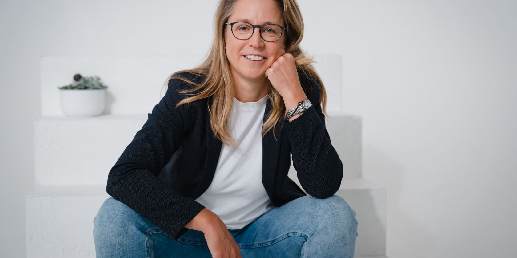 Aline M. Breiter &ndash; Teamgestalterin &amp; Business Coach. Sie begleitet F&uuml;hrungspers&ouml;nlichkeiten und Teams dabei, &uuml;ber Pers&ouml;nlichkeitsarbeit, Rollenbewusstsein und wirksame Zusammenarbeit mehr Klarheit und Orientierung zu gewinnen.