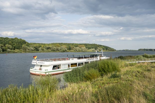 Schifffahrt zum Schiffshebewerk Scharnebeck mit 2-maliger Durchfahrt, &copy; MarTiem Fotografie/ Flusslandschaft Elbe GmbH, Markus Tiemann