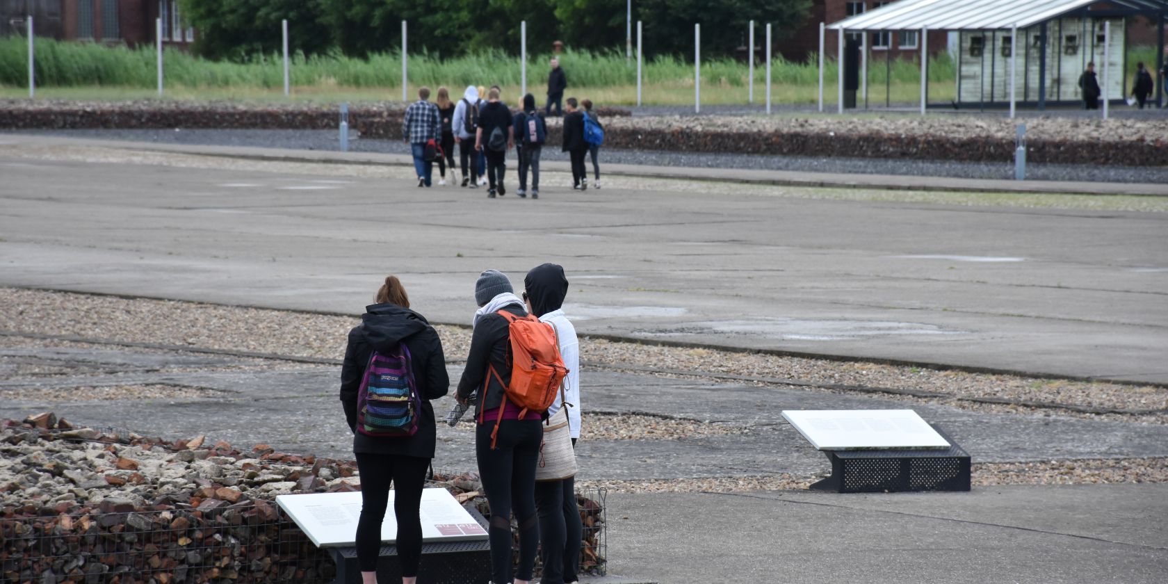 Besucher*innen der KZ-Gedenkst&auml;tte Neuengamme, &copy; SHGL, 2018