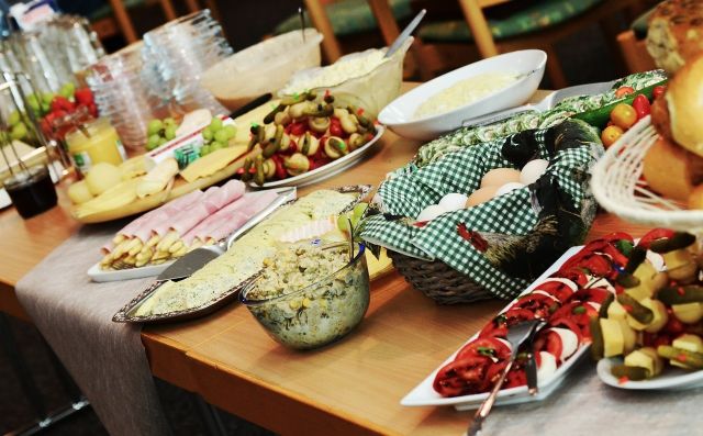 Frühstücksbuffet, © pixabay/congerdesign