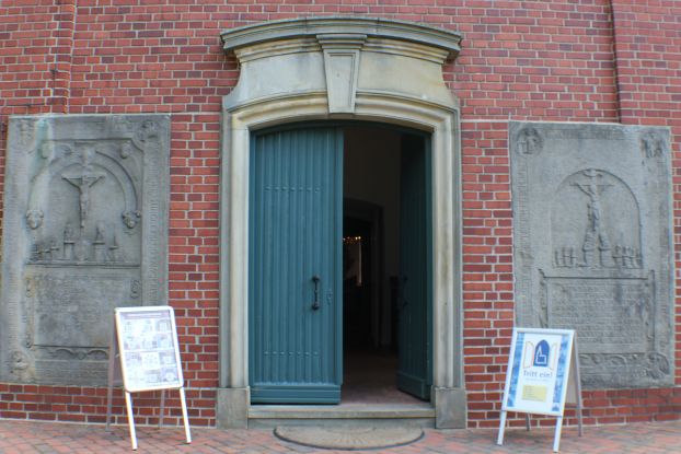 Eingang St. Pankratius Ochsenwerder, &copy; Simone Vollst&auml;dt