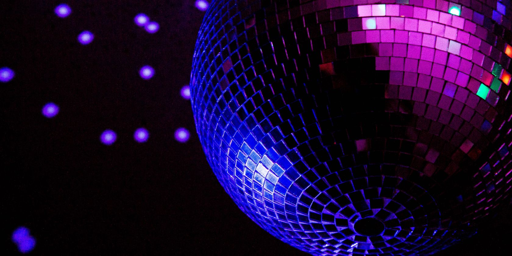 Discokugel TikievaEvent-unsplash, &copy; ETSV Fortuna Gl&uuml;ckstadt