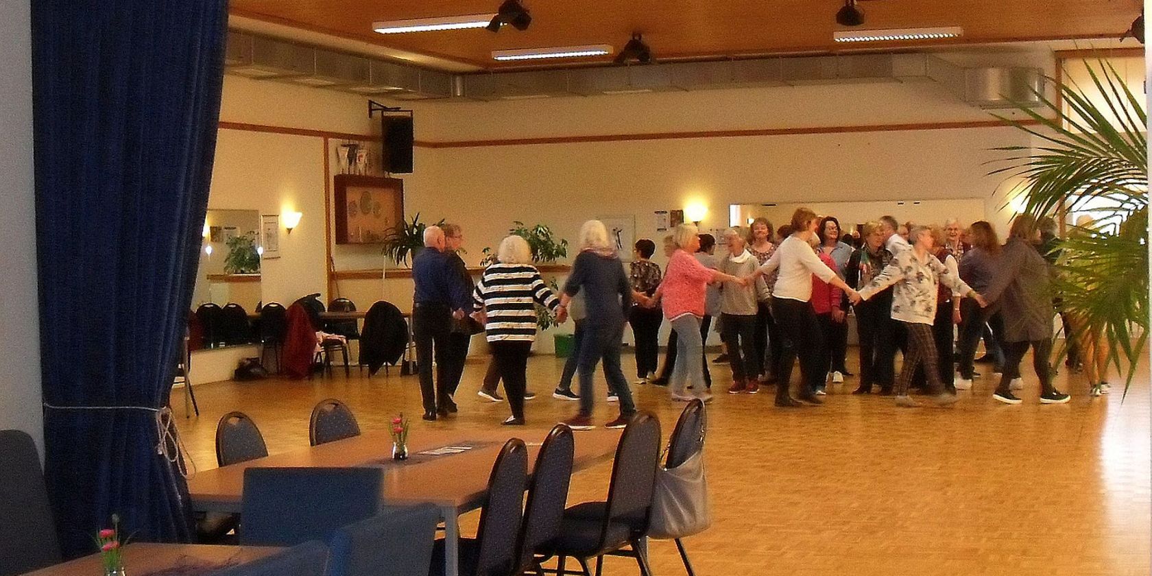 TanzteeInt.Folkl.t.Foto, &copy; Ute Mehlau