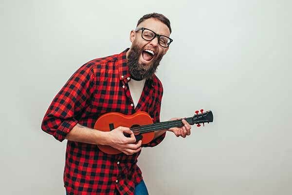 Karaoke-Ukulele, © shutterstock_1626975373
