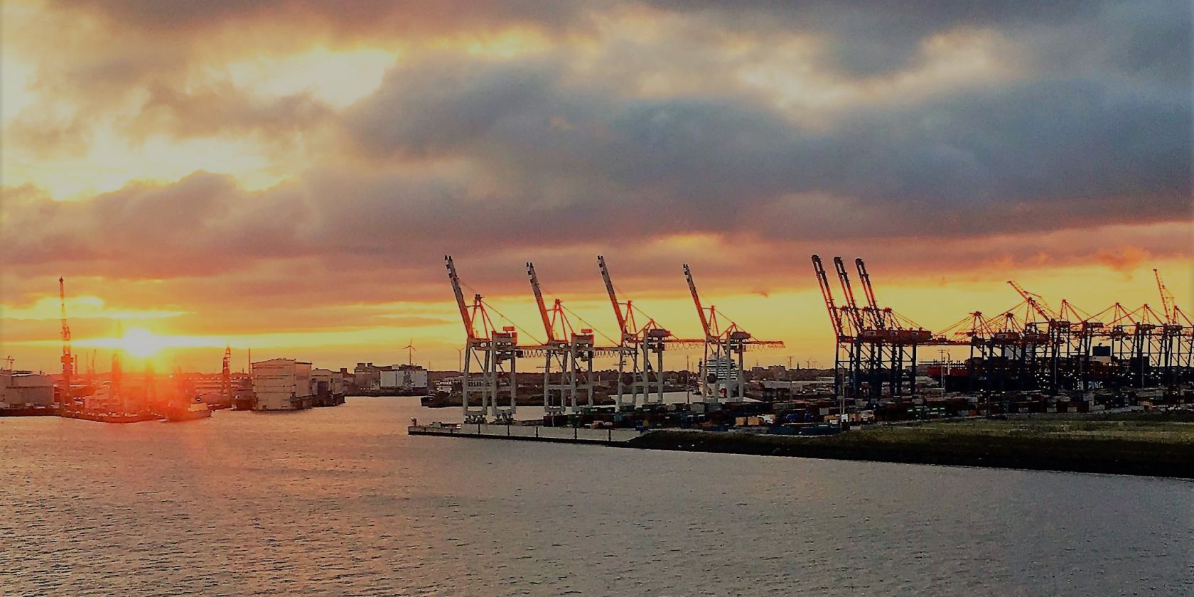 Morgensonne im Hafen Hamburg Foto Britta Müller, © Britta Inga Müller