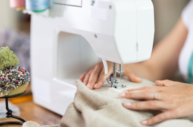 N&auml;hen &ndash; mit Herz und Hand, &copy; Bear-Fotos by Shutterstock