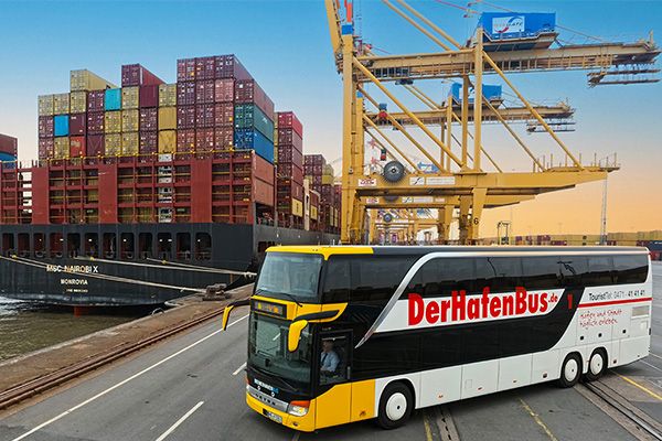 Fahrten mit dem HafenBus, © Helmut Gross, bearbeitet mit KI