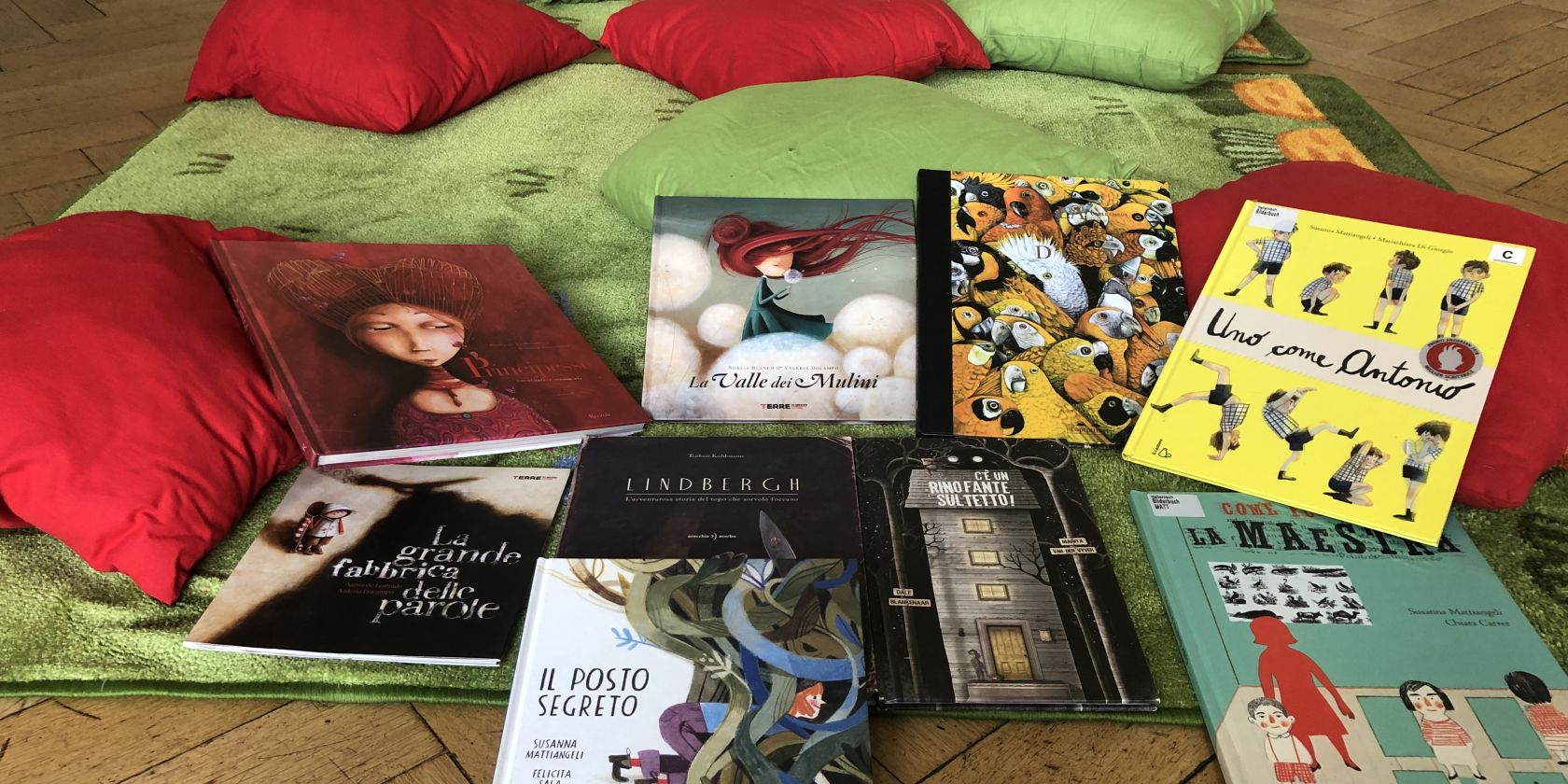 Storie in valigia_libri sul tappeto, &copy; IIC Hamburg