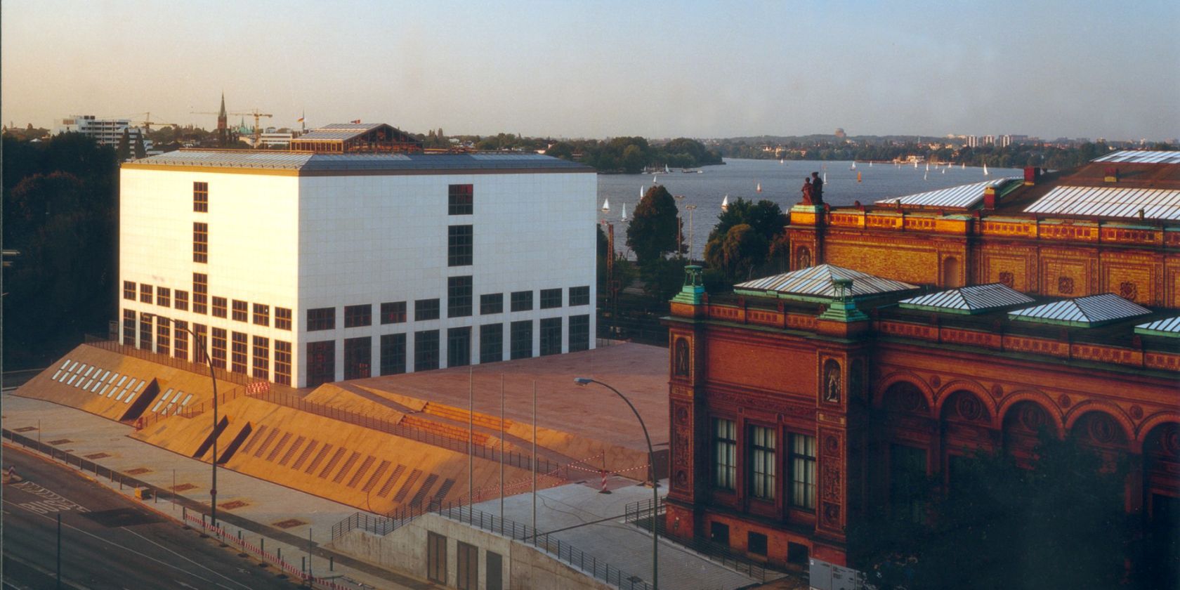 Blick auf Galerie der Gegenwart und Gr&uuml;ndungsbau, &copy; Hamburger Kunsthalle, Photo: Wolfgang Neeb