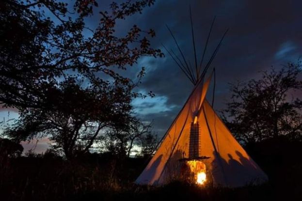 Trommelsession im Tipi, © Heidi Janssen-RedDoor