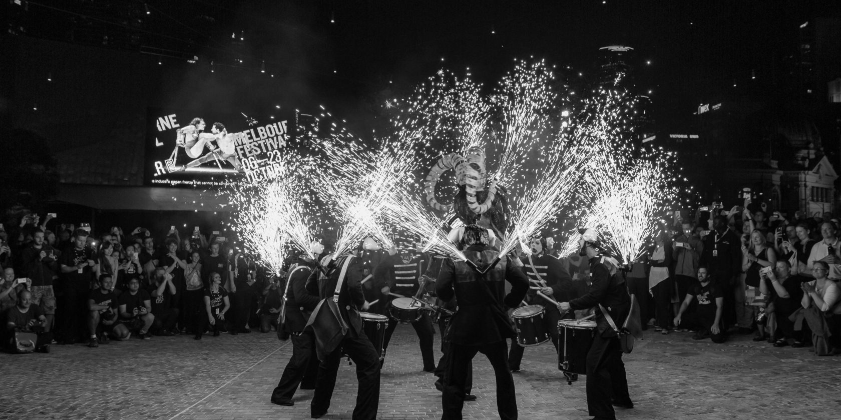 Ensemble Night: Posaunen, Saxofone, Schlagzeug, © Pexels Robert Stokoe