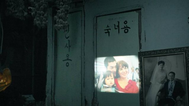 becomingkim-diaprojektion-lq-copyright-neufilm_orig, &copy; https://www.eksystent.com/becoming-kim.html