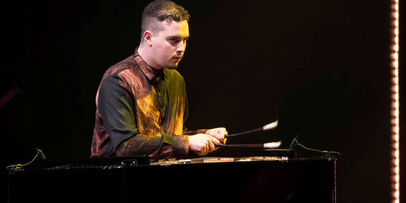 &Aacute;ron Horv&aacute;th, Cimbalom, &copy; M&uuml;pa Budapest / Posztoos Janos