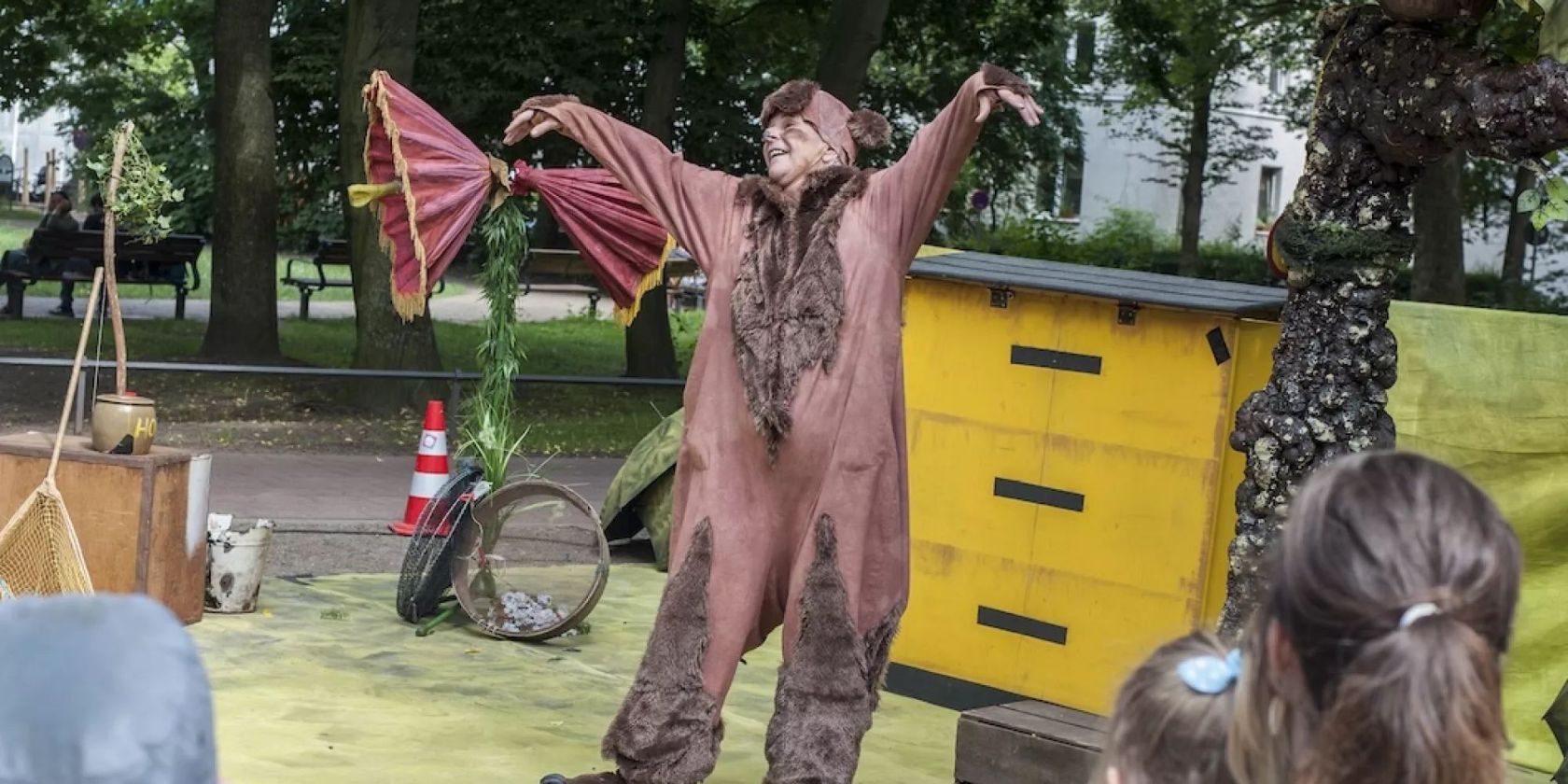 Der B&auml;r und die Bienen, © Theater Zeppelin