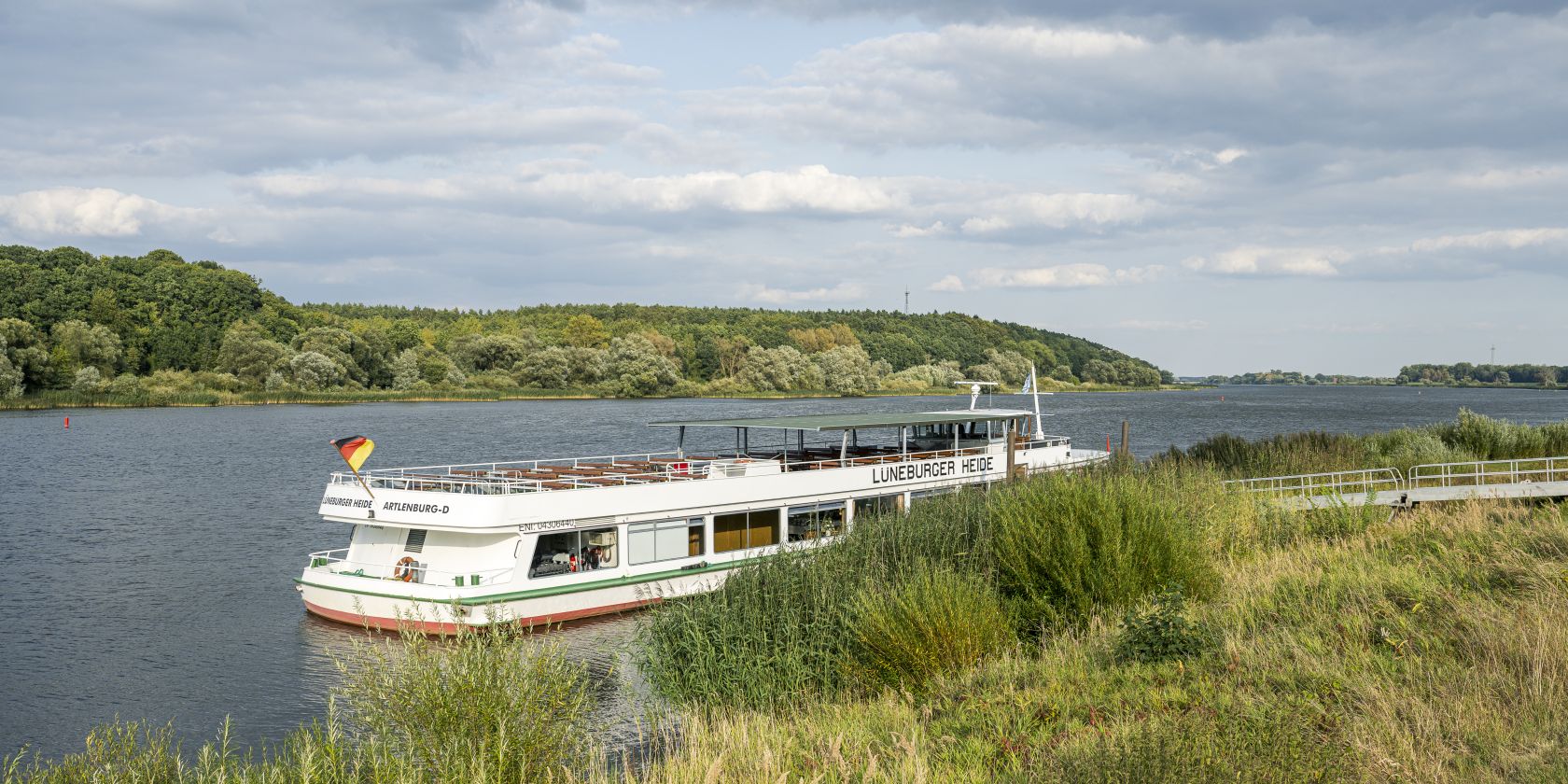 Schifffahrt zum Schiffshebewerk Scharnebeck mit 2-maliger Durchfahrt, &copy; MarTiem Fotografie/ Flusslandschaft Elbe GmbH, Markus Tiemann