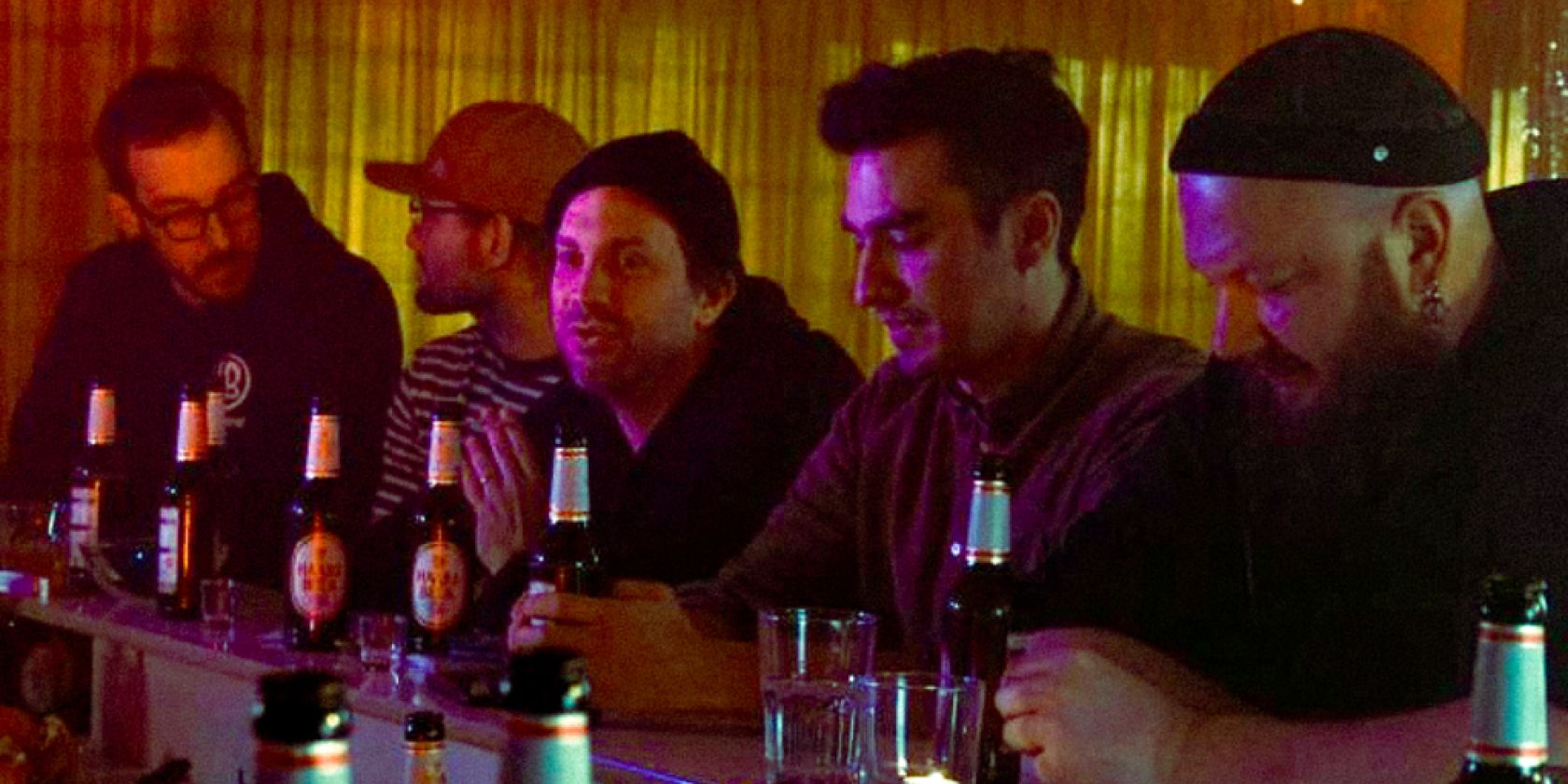 Peter's Beine - Support: Three Beetles Around, &copy; Peter's Beine