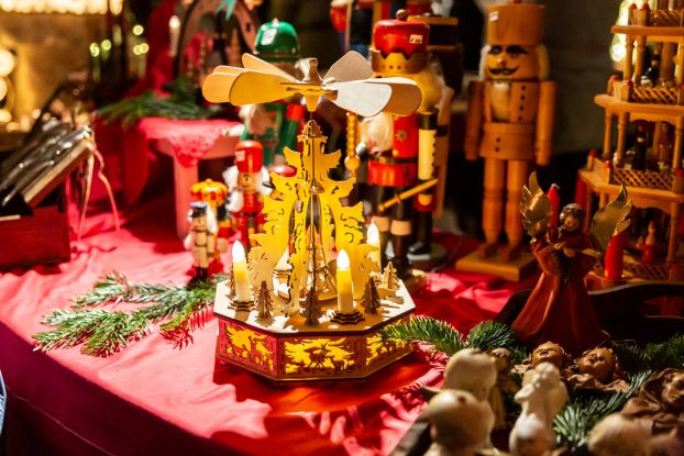Weihnachtsdekoration auf dem Weihnachtsmarkt, © Mediaserver Hamburg / Timo Sommer
