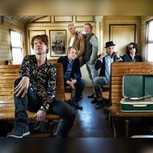 Voodoo Lounge, &copy; links im Bild