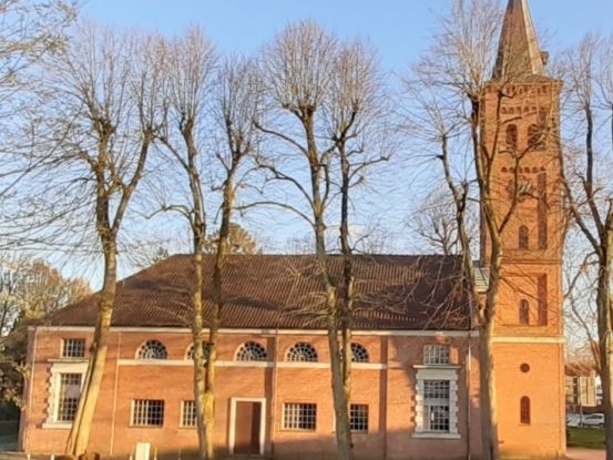 Marienkirche Quickborn, Seitenansicht, &copy; eigenes Bild